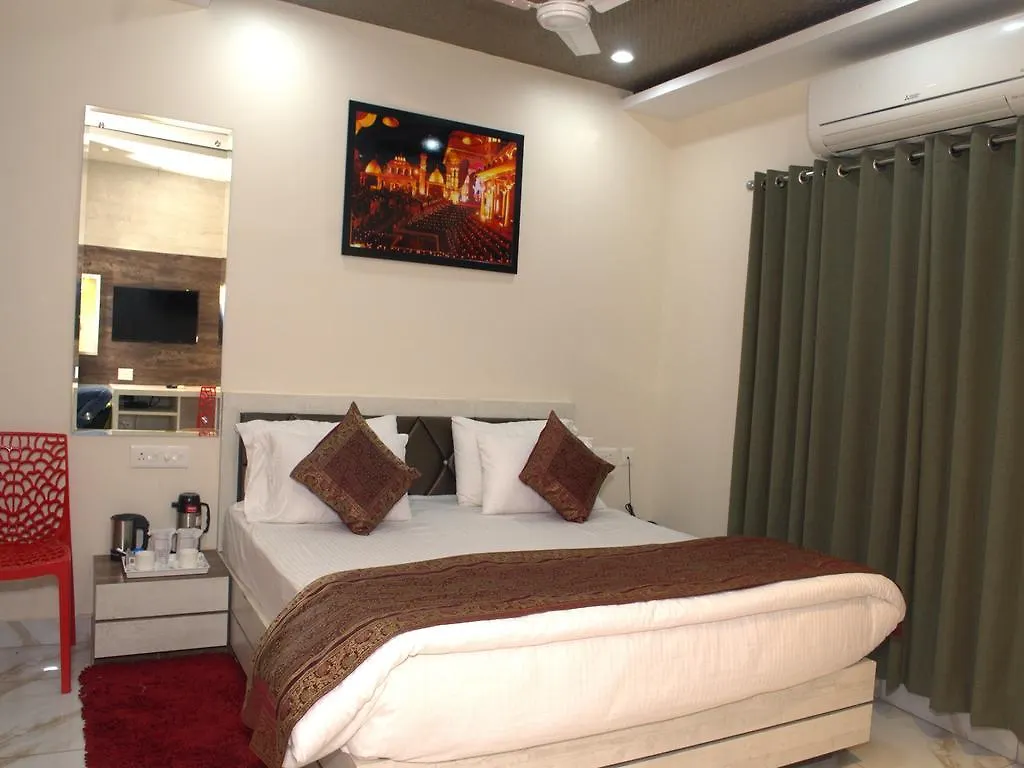Oyo 14881 Hotel Tamilnadu Váránaszi 3*,  India