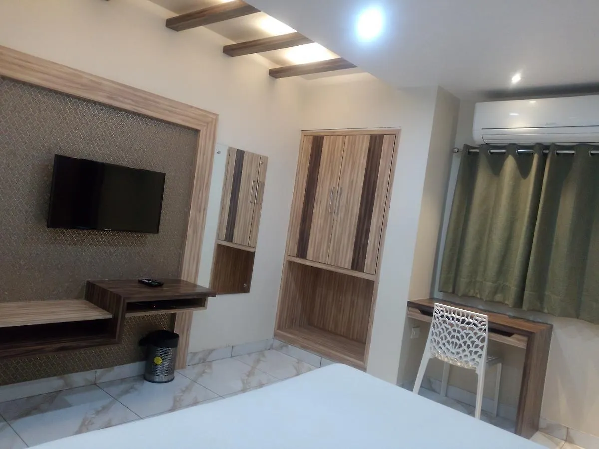 Oyo 14881 Hotel Tamilnadu Váránaszi Vendégház